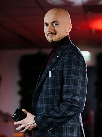 Андрей Пивоваров
